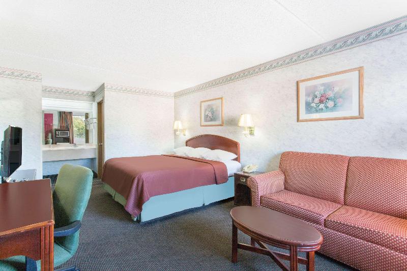 سوئیت با تخت بزرگ, Days Inn & Suites By Wyndham Bentonville