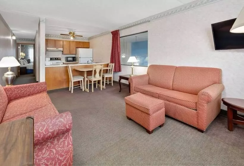 スイート, Days Inn & Suites By Wyndham Bentonville