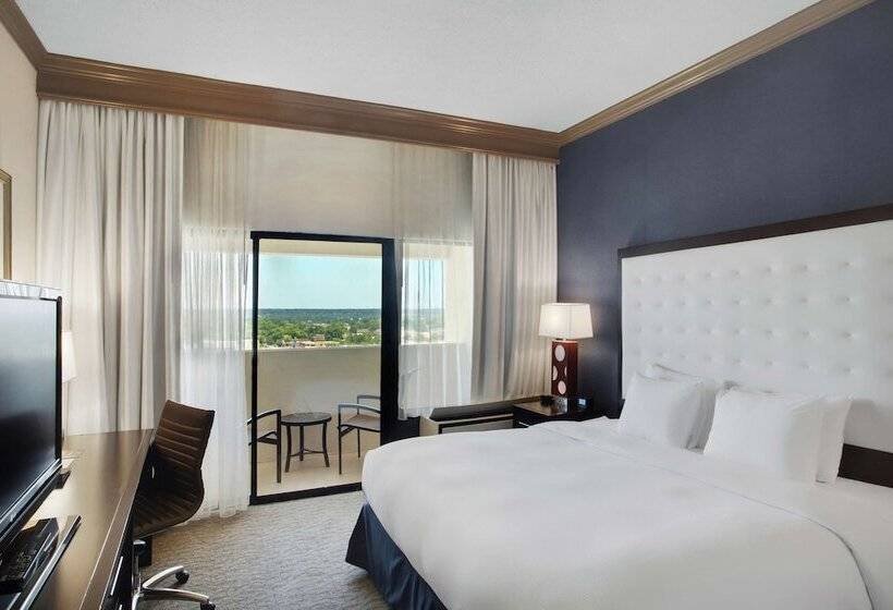 标准间带双人床, Doubletree By Hilton Little Rock