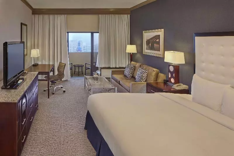 اتاق اجرایی با تخت بزرگ, Doubletree By Hilton Little Rock