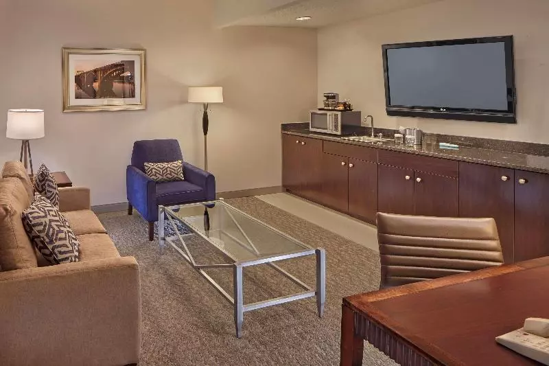 اتاق اجرایی با تخت بزرگ, Doubletree By Hilton Little Rock