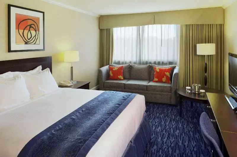 キングサイズベッドのスタンダードルーム, Doubletree By Hilton  Norwalk