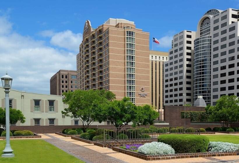 Люкс, Doubletree Suites By Hilton Austin Downtown Capitol