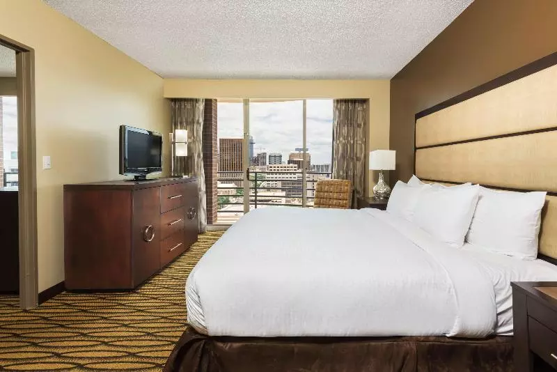 سوئیت با تخت بزرگ, Doubletree Suites By Hilton Austin Downtown Capitol