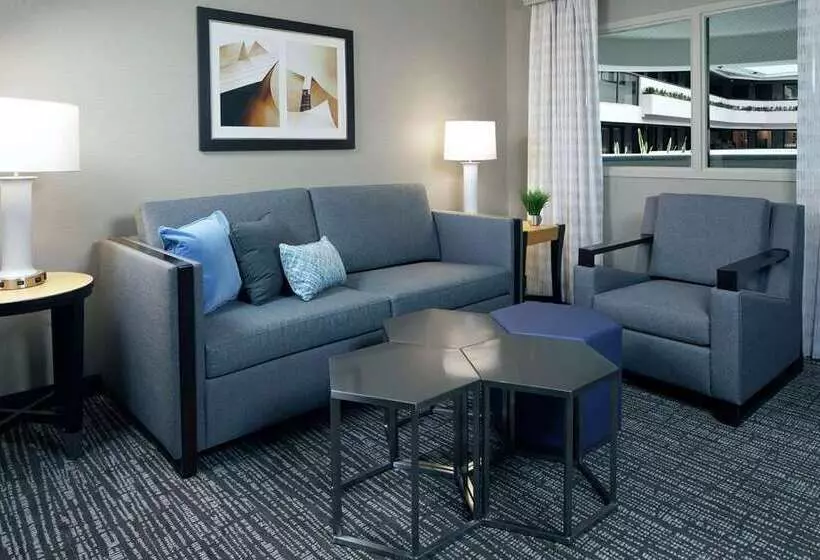 سوئیت با تخت بزرگ, Embassy Suites By Hilton Baltimore At Bwi Airport