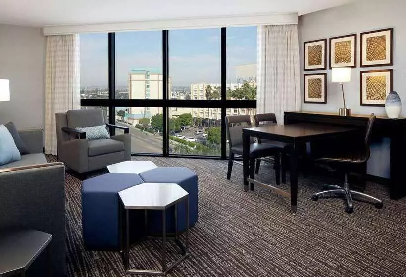 سوئیت با تخت بزرگ, Embassy Suites By Hilton Baltimore At Bwi Airport