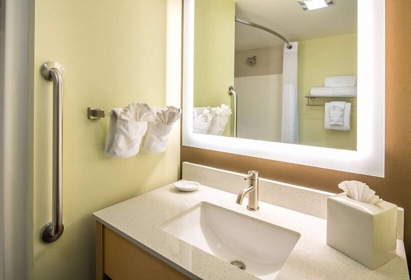 جناح, Red Lion Inn And Suites Everett