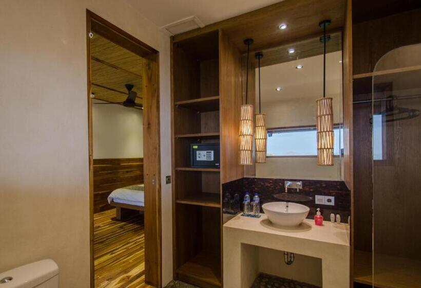 Triple Room Sea View, Bayview Gardens