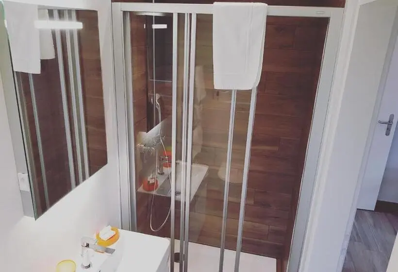 اتاق کلاسیک با چشم‌انداز دریاچه, B&b Toblerina