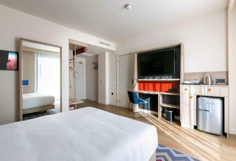 غرفة قياسية لذوى الاحتياجات الخاصة, Hampton By Hilton Alcobendas Madrid