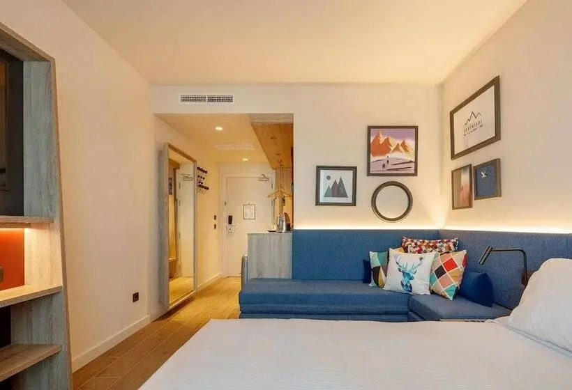 Perhehuone, Hampton By Hilton Alcobendas Madrid