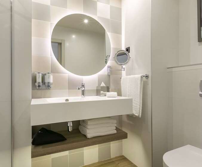 带大床的标准间, Hampton By Hilton Alcobendas Madrid