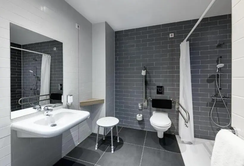 身障者適用スタンダードルーム, Holiday Inn Express Göttingen, An Ihg