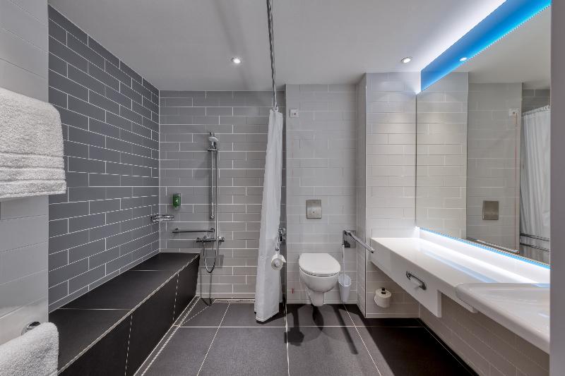 장애인을 위한 스탠다드 룸, Holiday Inn Express Göttingen, An Ihg