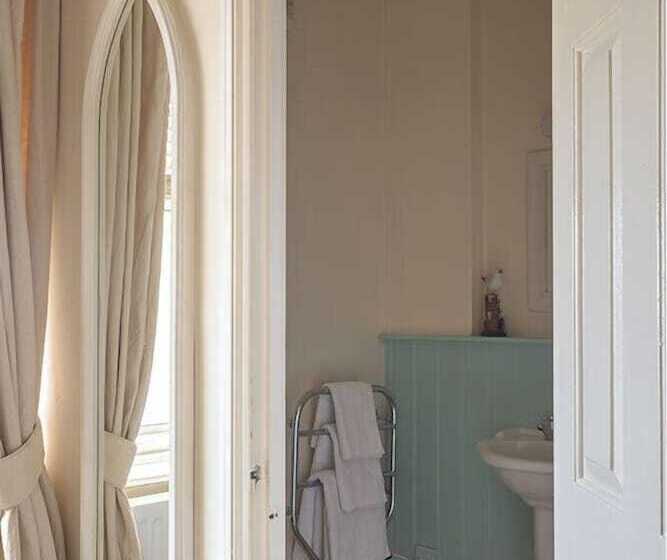 高级海景房, The Wight Mouse Inn