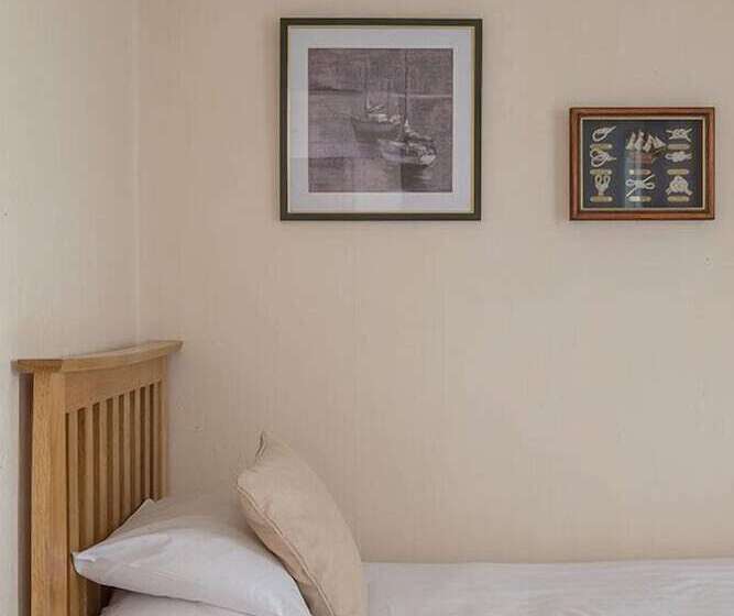 Семейный Номер, The Wight Mouse Inn