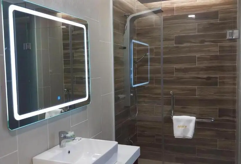 Pokój Deluxe Trzyosobowy, Roxy Hotel Padungan