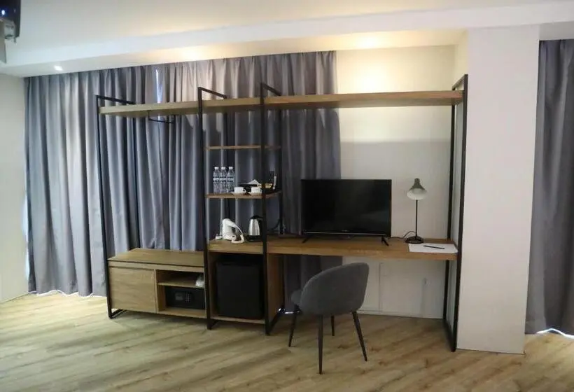 Pokój Deluxe Trzyosobowy, Roxy Hotel Padungan
