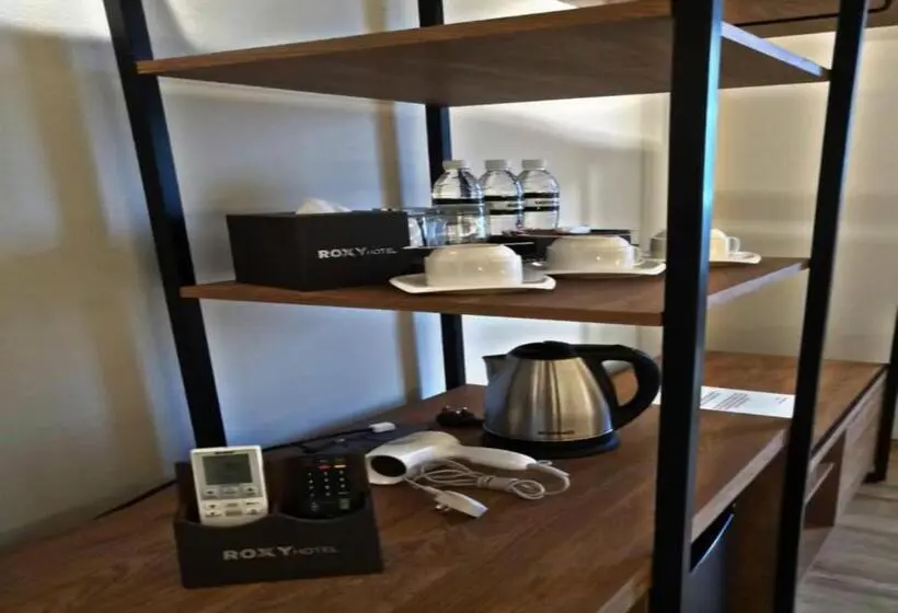 Pokój Standard Trzyosobowy, Roxy Hotel Padungan