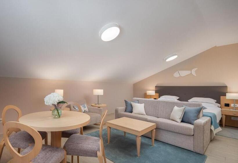 Escritório Estándar, Aparthotel Flora