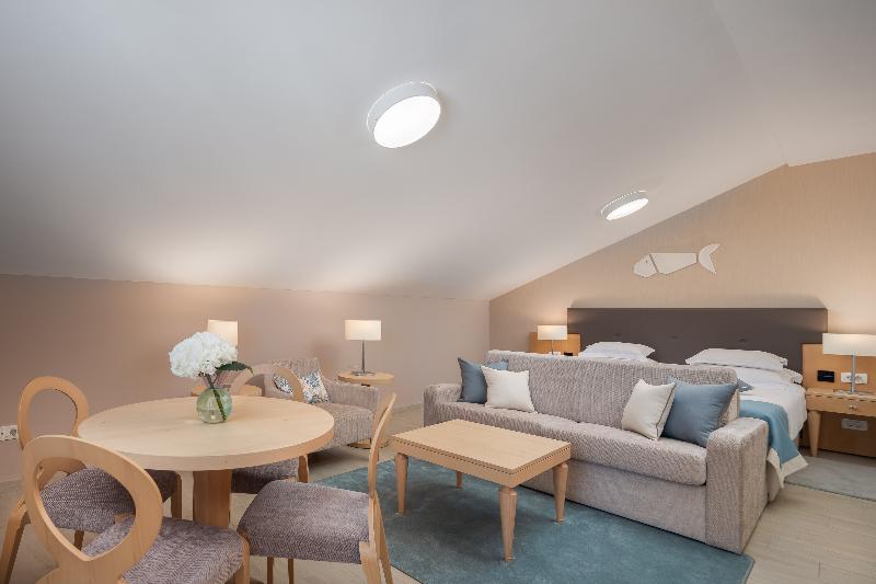 Escritório Estándar, Aparthotel Flora