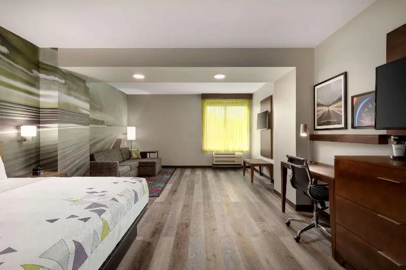 ビジネスルーム, La Quinta Inn & Suites By Wyndham Braselton