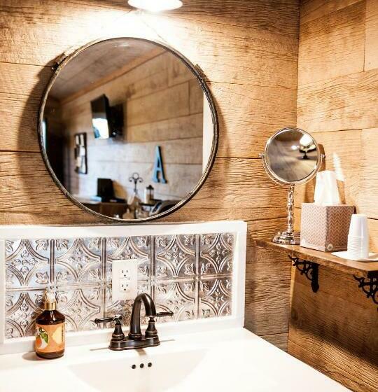 豪华单人间, The Alexander At Creek Road