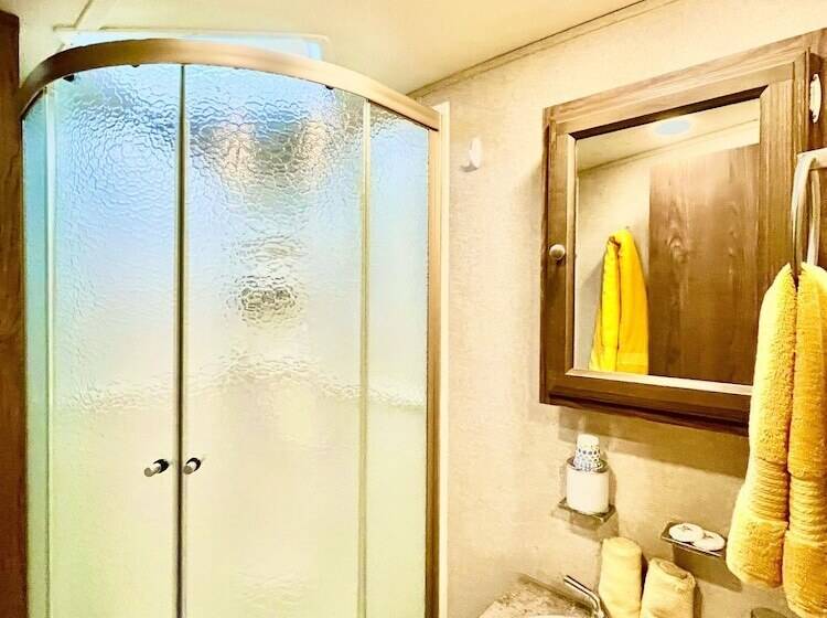 带双人床的基本房间, The Alexander At Creek Road