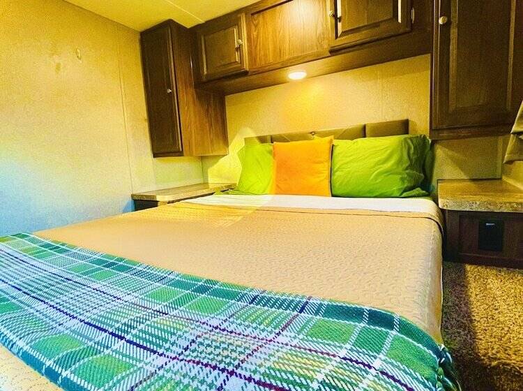 带双人床的基本房间, The Alexander At Creek Road