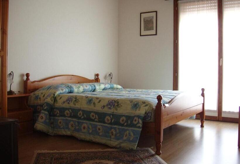 庭の見えるバルコニー月スタンダードルーム, Ai Casali