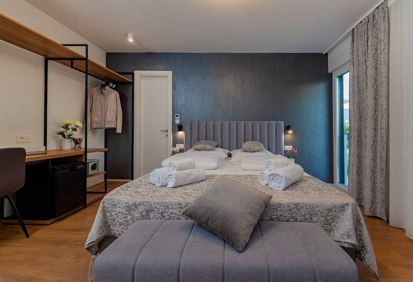اتاق لوکس با چشم‌انداز باغ, Seven Seas Residence