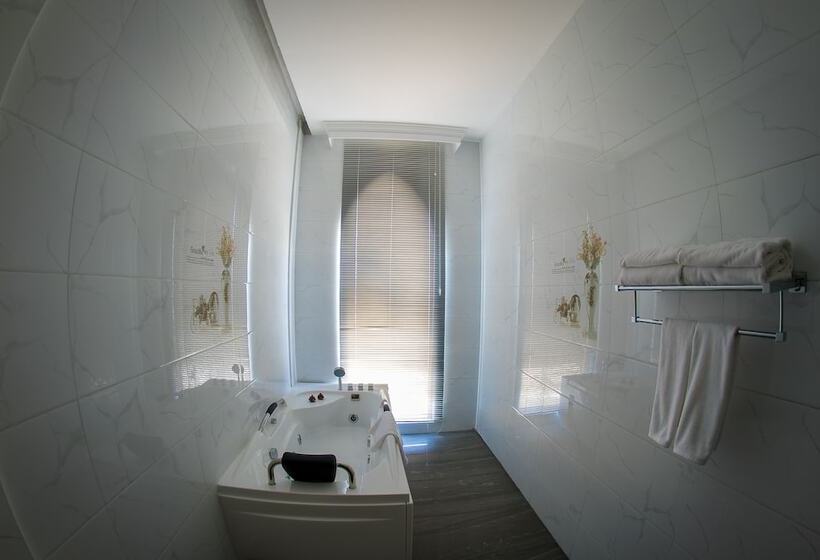 اتاق پرمیوم, Lustre Bagan Resort