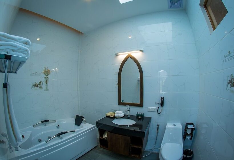 اتاق لوکس, Lustre Bagan Resort