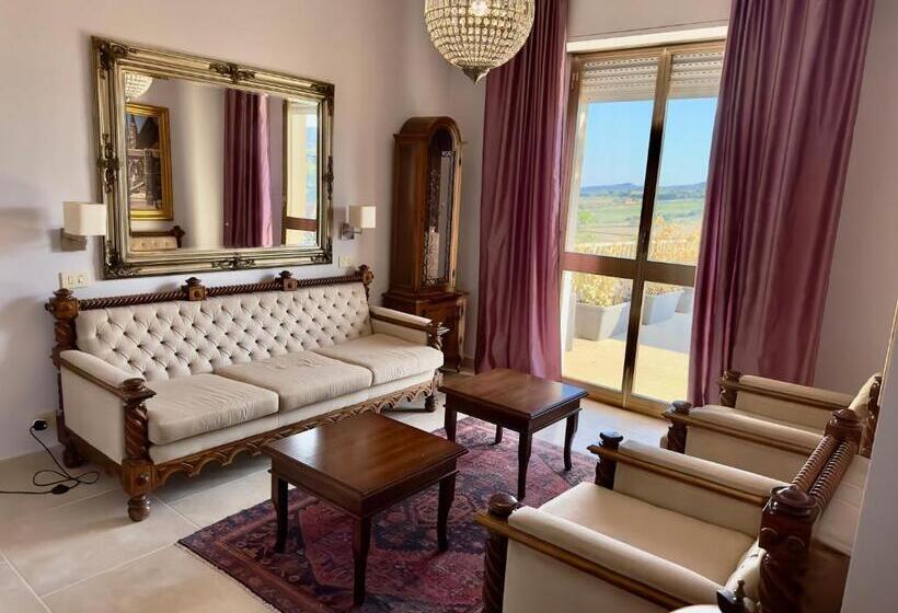 스위트 킹사이즈 침대, Arts Club Boutique Hotel & Spa