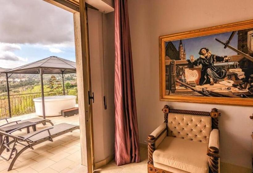 스위트 킹사이즈 침대, Arts Club Boutique Hotel & Spa