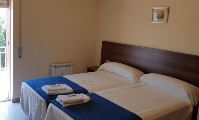 Номер Стандарт Вид на Озеро, Hostal Restaurante El Cruce