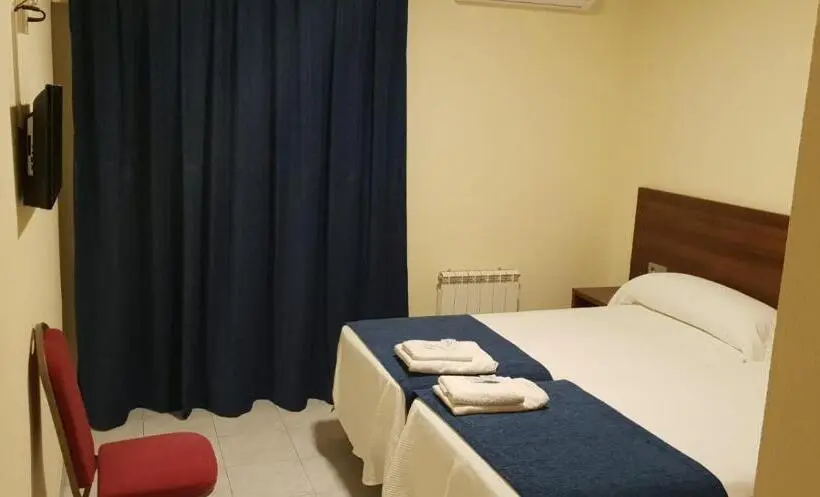 レイクビュースタンダードルーム, Hostal Restaurante El Cruce