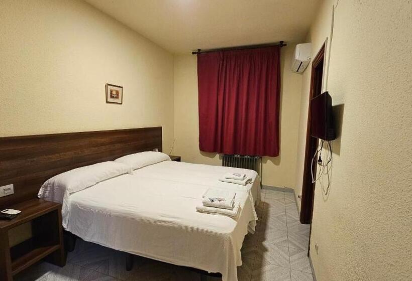 Номер Стандарт Вид на Озеро, Hostal Restaurante El Cruce