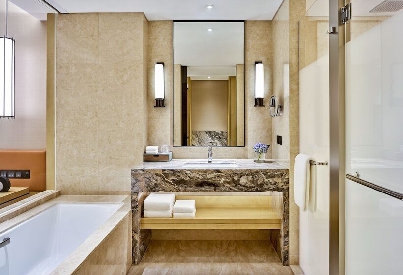 اتاق استاندارد با چشمانداز دریا, Hyatt Regency Shenzhen Yantian