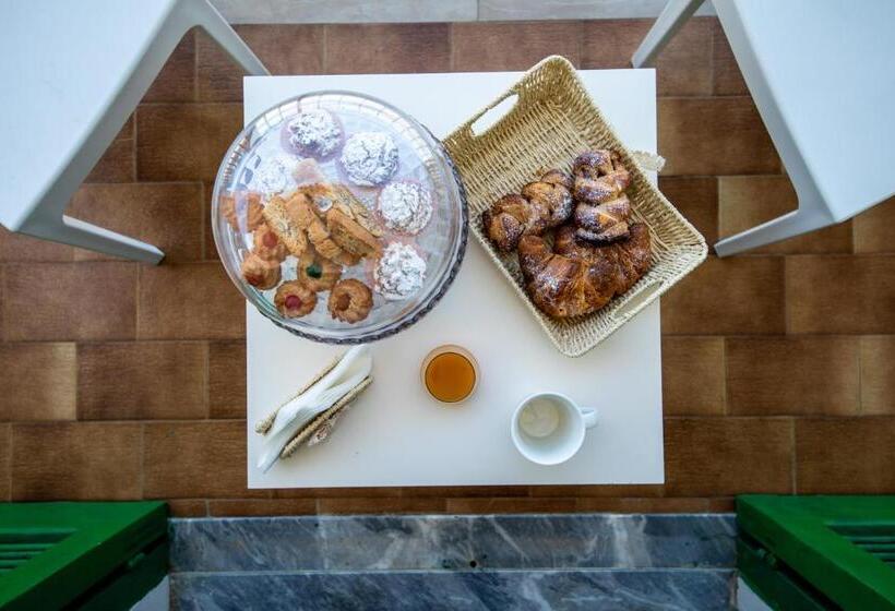 基本三人间, Madonna Della Scala