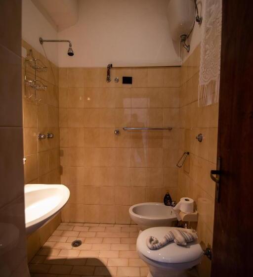 基本三人间, Madonna Della Scala