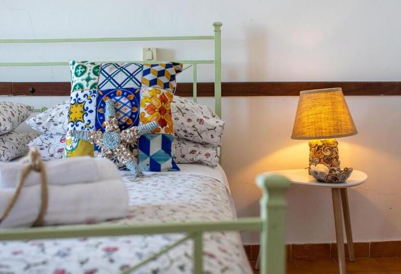 带海景标准四人间, Madonna Della Scala