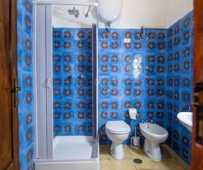 带海景标准四人间, Madonna Della Scala