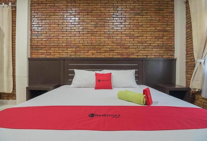 Полулюкс, Reddoorz Plus Near Cambridge City Square 2