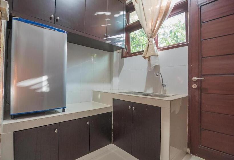 Полулюкс, Reddoorz Plus Near Cambridge City Square 2