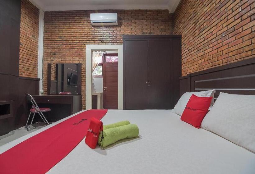 Люкс, Reddoorz Plus Near Cambridge City Square 2