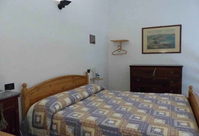 חדר סטנדרט לשלושה, Arriga Alta