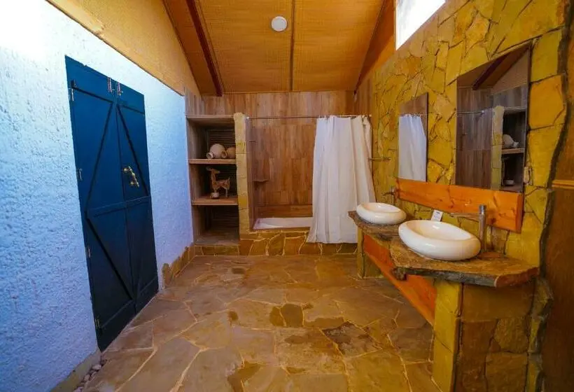 بانگلوی لوکس, Sama Ras Al Jinz Resort