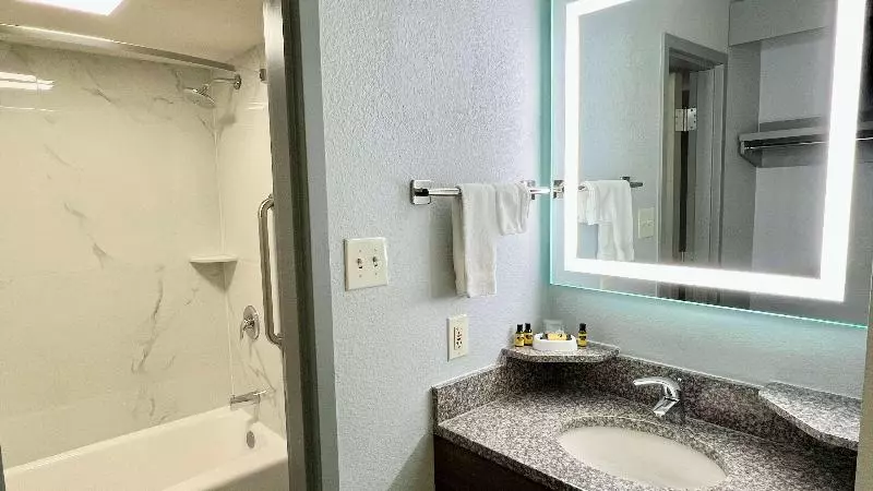キングサイズベッドのスタンダードルーム, Best Western Plus St. Louis Westwestport