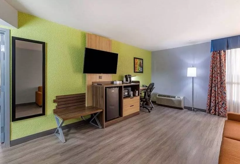 スイート, Best Western Plus St. Louis Westwestport